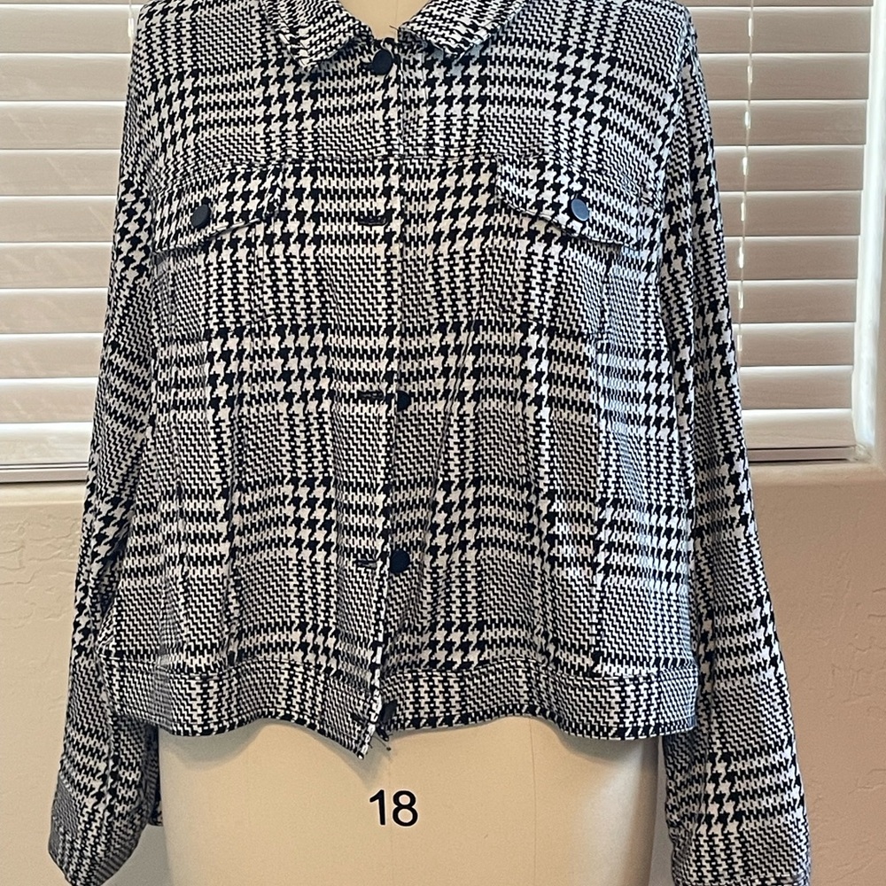 Black and White Houndstooth Women's jacket